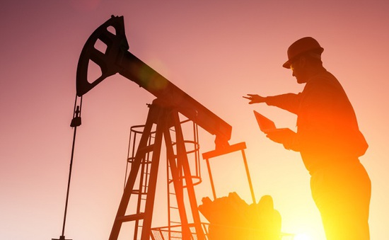 Giá dầu tăng mạnh sau cuộc họp của OPEC+