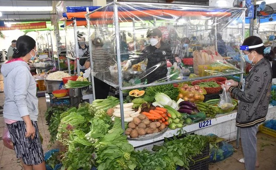 TP Hồ Chí Minh mở lại một số chợ truyền thống, tiểu thương phấn khởi