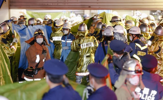 "Sát thủ" hóa trang thành Joker đâm dao làm 17 người bị thương trên tàu điện ngầm ở Tokyo