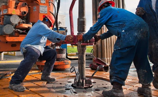 Mỹ “bơm” thêm dầu ra thị trường để “hạ nhiệt” giá hàng hóa
