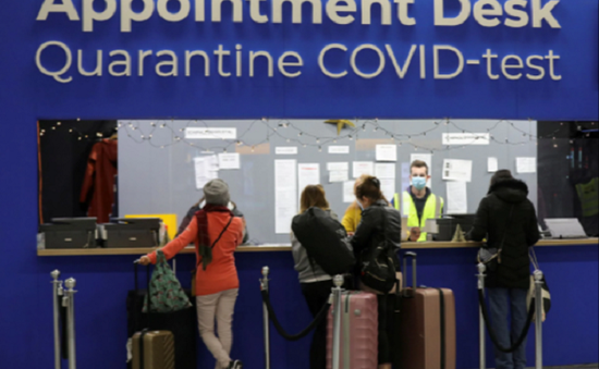 Hà Lan: Một số người trong 61 ca mắc COVID-19 trên chuyến bay từ Nam Phi nhiễm biến thể mới
