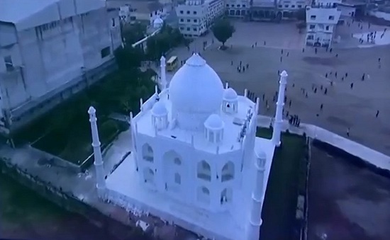 Xây nhà giống hệt ngôi đền nổi tiếng Taj Mahal để tỏ lòng yêu vợ