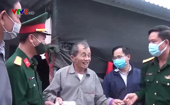 Phú Yên: San sẻ khó khăn với người dân vùng lũ