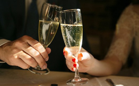 Vượt Bitcoin, rượu Champagne trở thành loại tài sản tăng giá mạnh nhất