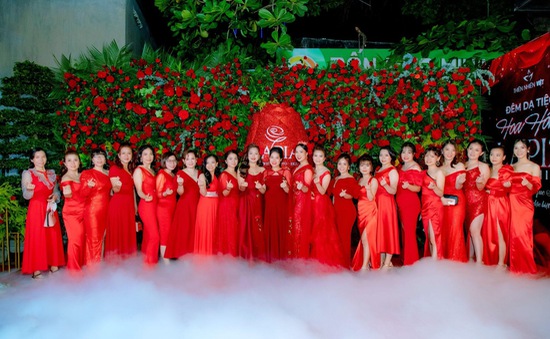 “Mãn nhãn” trước vẻ đẹp triệu đóa hồng tại đại tiệc Lapia
