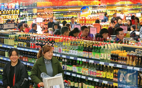 Nhiều người chọn ăn Tết tại thành phố, doanh số quà tặng tại Trung Quốc tăng mạnh