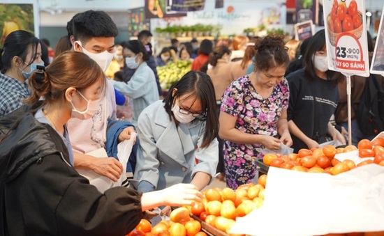 Thị trường Hà Nội ngày đầu năm mới: Hàng hóa dồi dào, giá tăng nhẹ