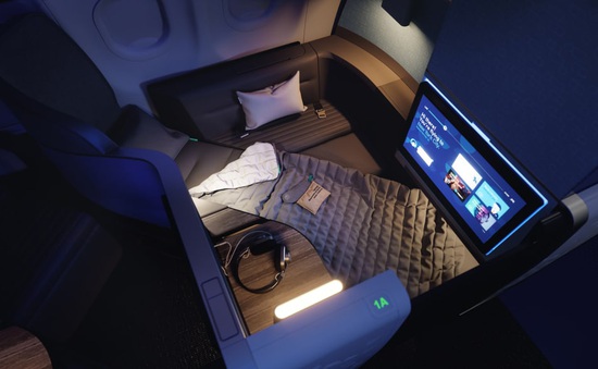 Ghế máy bay biến thành giường ngủ "siêu to khổng lồ" trên bầu trời