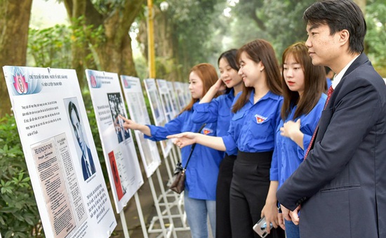Trưng bày 300 hiện vật, tư liệu tại Khu di tích Chủ tịch Hồ Chí Minh
