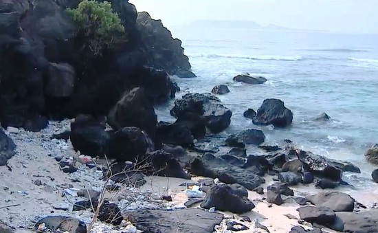 Ít nhất 30 tấn rác thải phát sinh mỗi ngày tại Đảo Lý Sơn