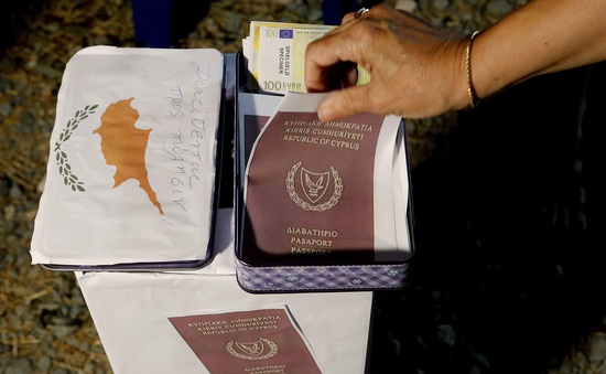 Hơn 50% số “hộ chiếu vàng” ở CH Cyprus được cấp trái phép