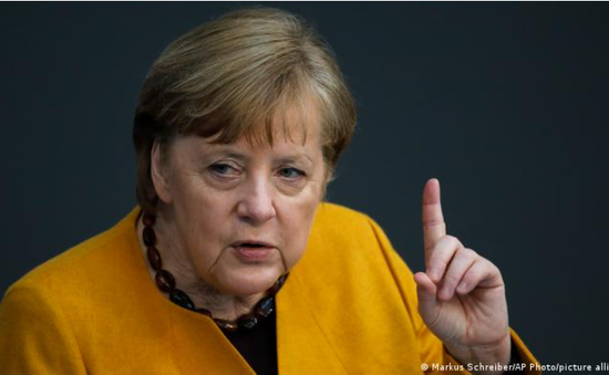 Thủ tướng Đức Angela Merkel tiêm vaccine COVID-19 của AstraZeneca