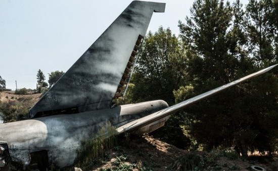 Máy bay lao xuống cánh đồng ở Pháp khiến  4 người tử vong