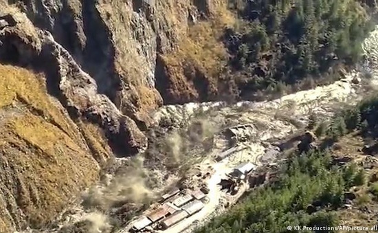 Vỡ sông băng ở dãy Himalaya, ít nhất 8 người thiệt mạng