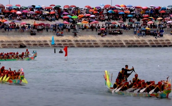 Lễ hội đua thuyền Tứ Linh và đón nhận Bằng công nhận Di sản văn hoá phi vật thể Quốc gia