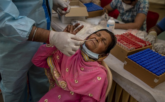 Hơn 132,9 triệu ca mắc COVID-19 trên thế giới, Ấn Độ trước sức ép lớn từ làn sóng lây nhiễm thứ 2
