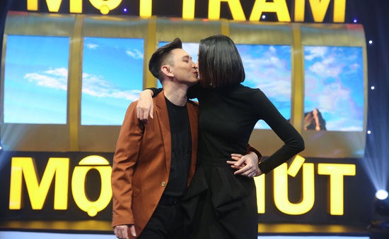 Vợ chồng Lê Thúy - Đỗ An quấn quít tình cảm trong hậu trường game show 100 Triệu 1 phút