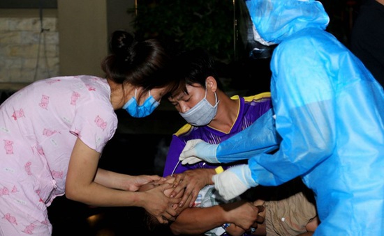 Hà Nam: Lấy trên 3.100 mẫu xét nghiệm SARS-CoV-2 tại ổ dịch ở xã Công Lý