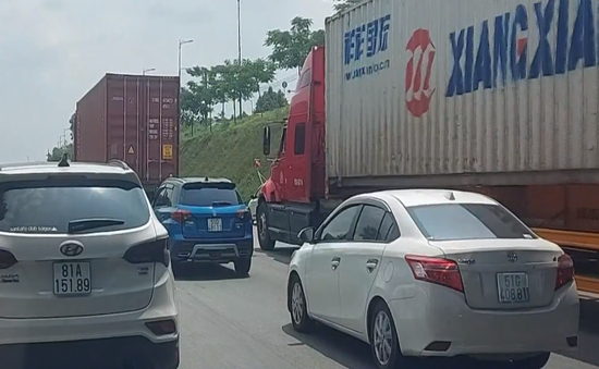 Từ chối xả trạm gây kẹt xe kinh hoàng trên cao tốc TP Hồ Chí Minh - Long Thành - Dầu Giây
