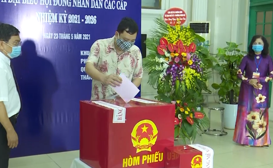 Cử tri Hà Nội hăng hái đi bầu cử, đảm bảo tốt nhất yêu cầu phòng chống dịch