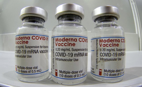 Vaccine COVID-19 của Moderna có "hiệu quả cao" với trẻ em từ 12 - 17 tuổi