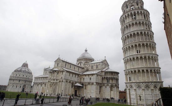 Tháp nghiêng Pisa mở cửa đón du khách trở lại