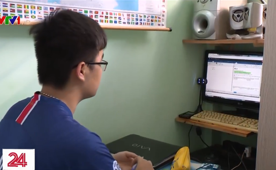 Học sinh cuối cấp TP Hồ Chí Minh học, ôn thi trực tuyến tại nhà