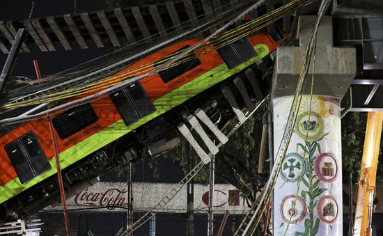 Cầu vượt đường sắt đổ sập tại thủ đô Mexico, ít nhất 23 người thiệt mạng