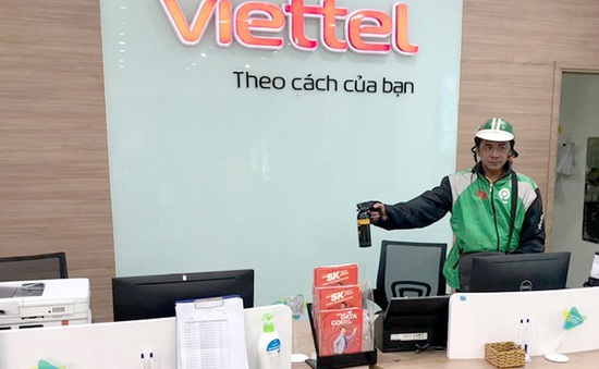 Cướp 300 triệu đồng ở cửa hàng Viettel, chạy ra tới cửa thì bị bắt