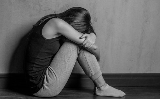 Mỹ cảnh báo nguy cơ tự tử ở trẻ em gái trong đại dịch