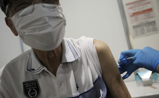 Nhật Bản cho phép tiêm vaccine phòng bệnh cho người dưới 65 tuổi
