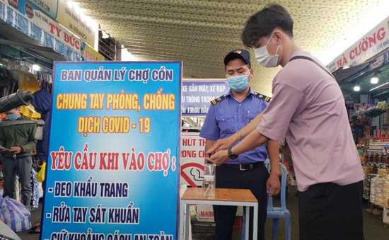 Chợ đầu mối TP Hồ Chí Minh đóng lối đi nhỏ để kiểm soát dịch
