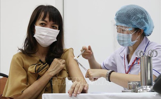 TP Hồ Chí Minh bắt đầu tiêm vaccine COVID-19 cho người kinh doanh mặt hàng thiết yếu