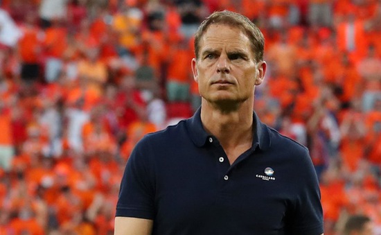 Frank de Boer từ chức huấn luyện viên tuyển Hà Lan