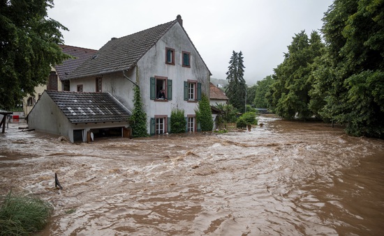 Mưa lớn gây ngập lụt nghiêm trọng tại Đức khiến ít nhất 6 người tử vong, 30 người mất tích