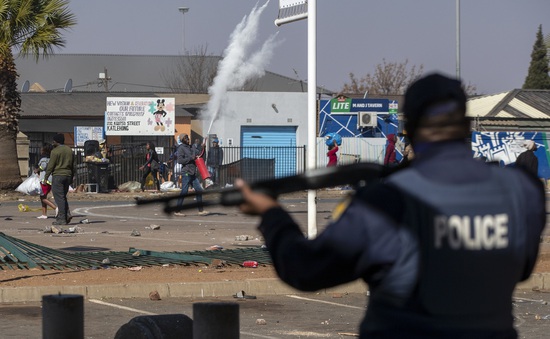 Nam Phi điều động hàng chục nghìn binh sĩ, nỗ lực ổn định tình hình bạo loạn