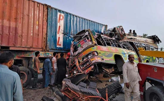 Tai nạn xe bus kinh hoàng tại Pakistan, ít nhất 33 người thiệt mạng