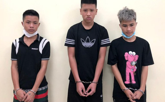 Hà Nội: Bắt giữ nhóm cướp 14, 15 tuổi chuyên dọa chém người, cướp tài sản