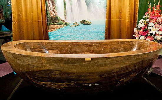 Chiêm ngưỡng bồn tắm đắt nhất thế giới giá 40 tỷ đồng
