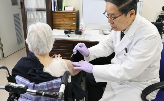 Nhật Bản chính thức triển khai "hộ chiếu vaccine" và thử nghiệm thuốc vô hiệu hóa virus SARS-CoV-2