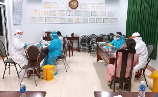 Đắk Lắk: Tạm thời phong tỏa Trung tâm Y tế huyện Lắk do một nhân viên y tế nghi mắc COVID-19