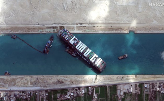 Tàu Ever Given rời kênh đào Suez