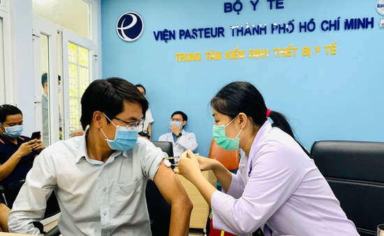 Quận đầu tiên tại TP Hồ Chí Minh hoàn thành tiêm vaccine mũi 1 cho người dân