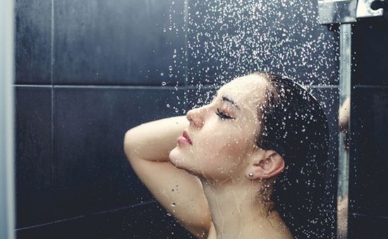 6 lợi ích không ngờ của việc tắm tối