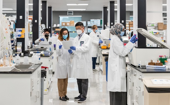 Vingroup nhận chuyển giao độc quyền công nghệ sản xuất vaccine mRNA phòng COVID-19 tại Việt Nam