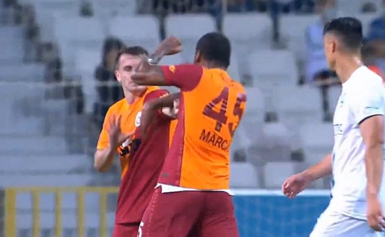 Galatasaray phạt nặng cầu thủ tấn công đồng đội
