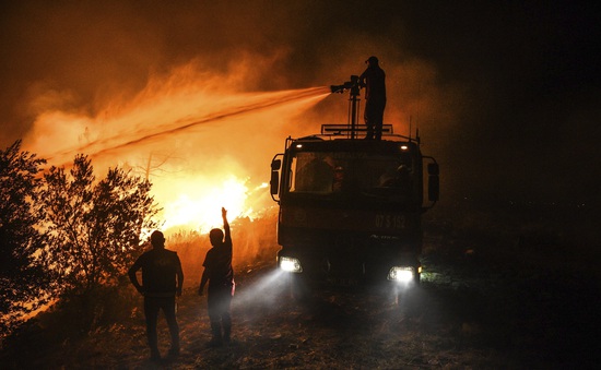 Cháy rừng tiếp tục hoành hành tại Nam Âu, 8 người đã thiệt mạng