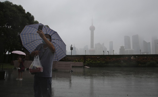 Trung Quốc sơ tán hàng trăm nghìn dân tránh bão Chanthu