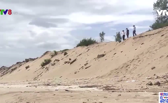 Hà Tĩnh: Sạt lở bờ biển đe dọa nhà dân