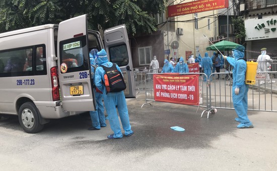 Hà Nội: Đã di dời 900 công dân ra khỏi ổ dịch COVID-19 ở phường Thanh Xuân Trung